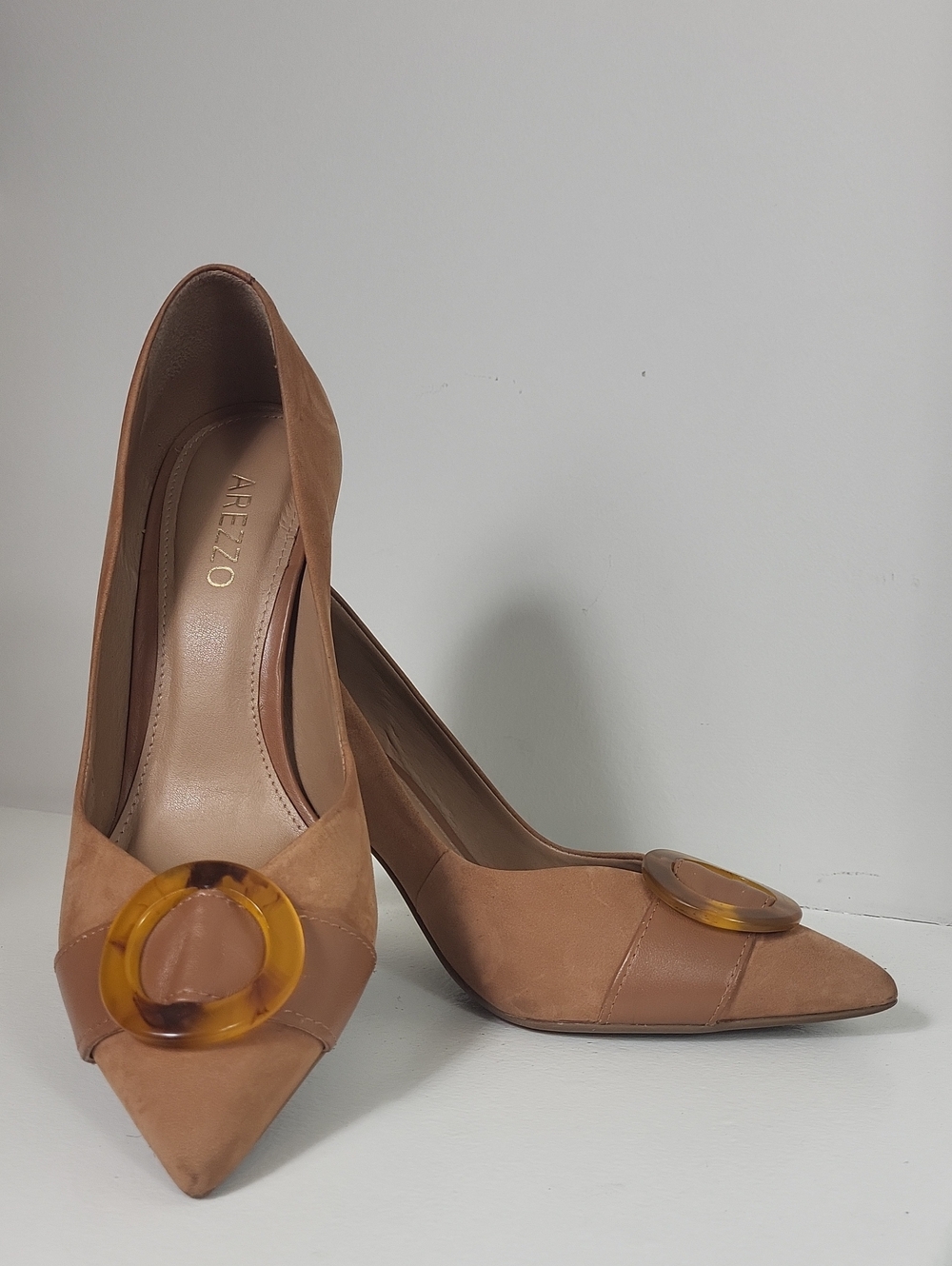 AREZZO Tan Suede Pointed Toe Pumps with Tortoiseshell Accent. Size 7